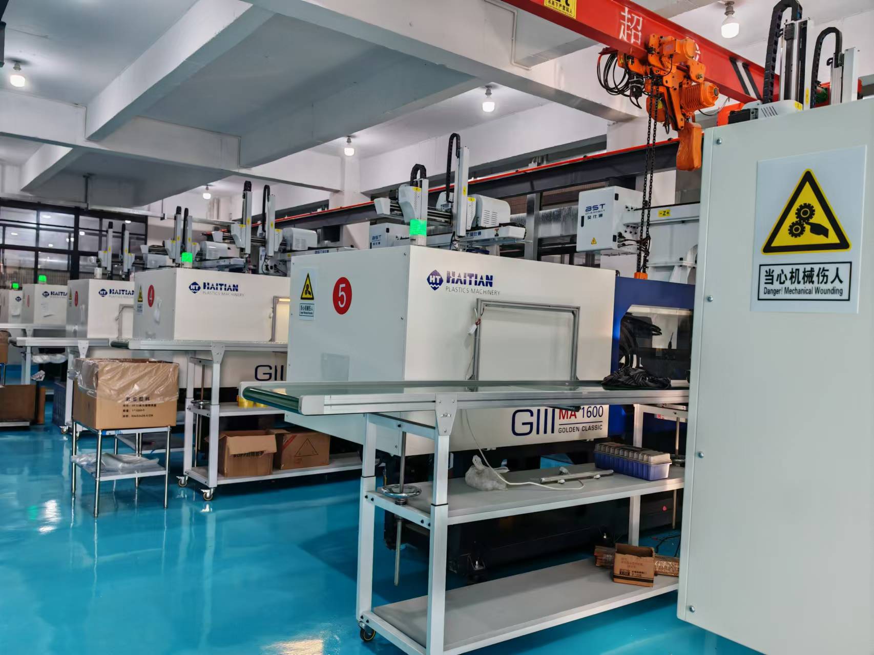 Injection molding machines for cosmetic packaging manufacturing